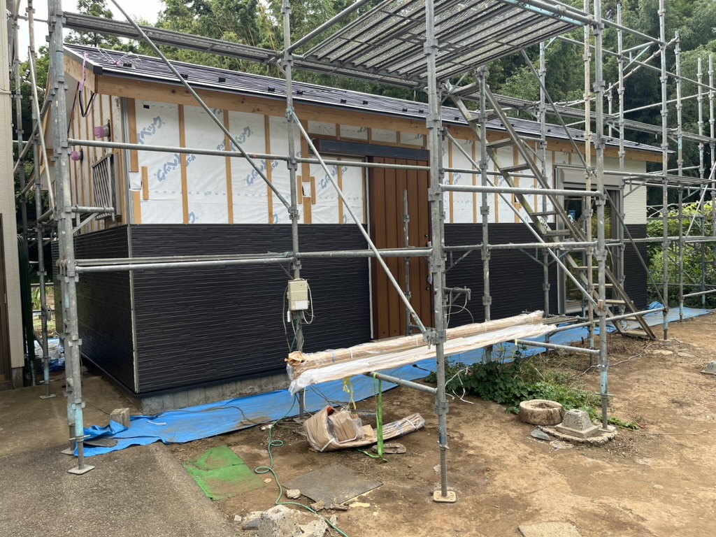 外壁工事|ガルバリウム鋼板の外壁材を施工