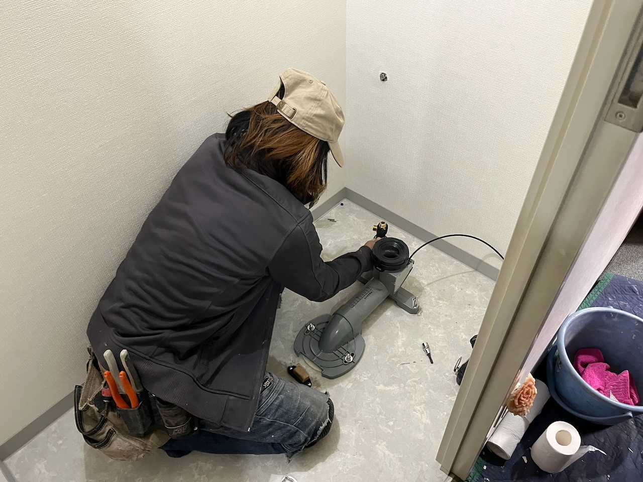 既存の排水位置に合わせて接続部を施工