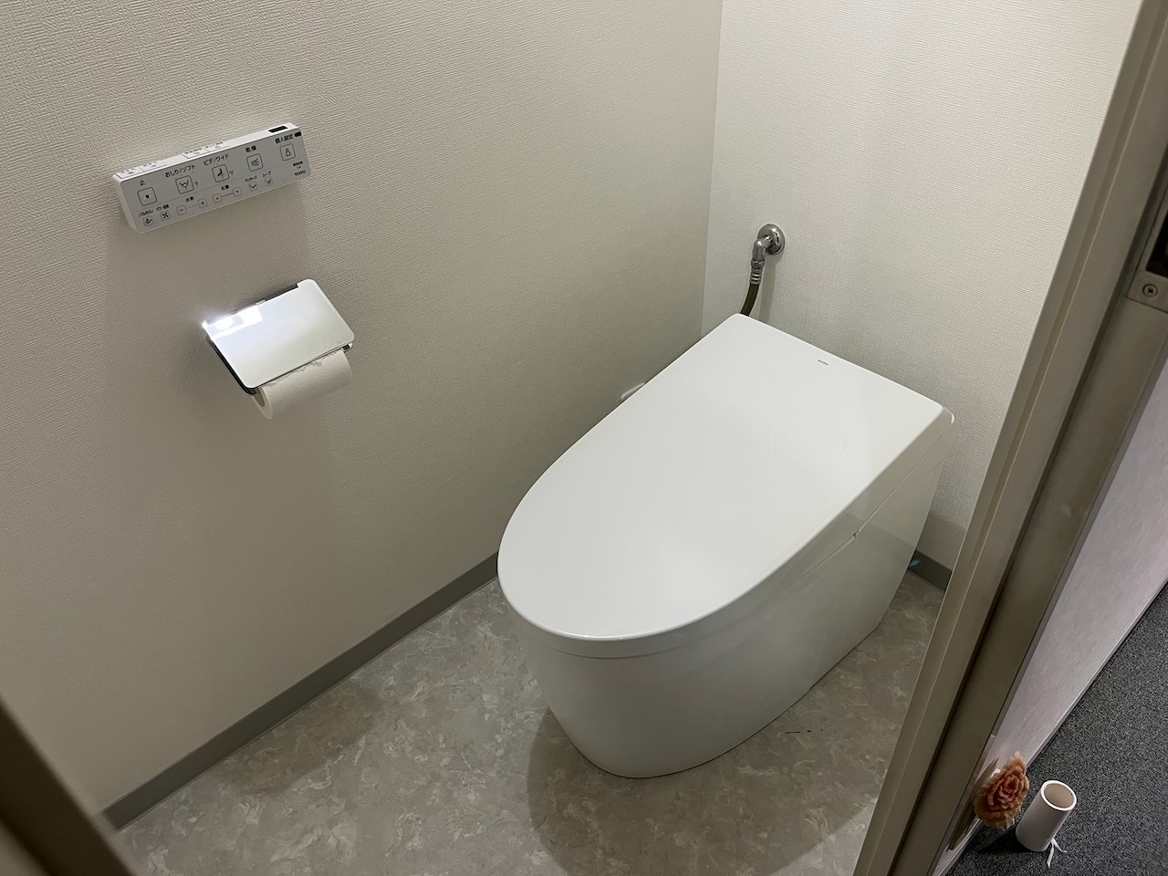 施工後|タンクレストイレと内装を一新