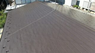 屋根葺き替え工事｜雨漏りが再発した「かわらU」をガルバリウム鋼板へ｜市川市大町