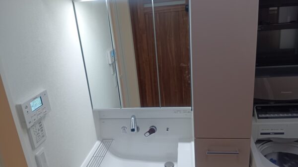 洗面化粧台の交換工事｜あわせて壁・床もリフォーム｜市川市南大野